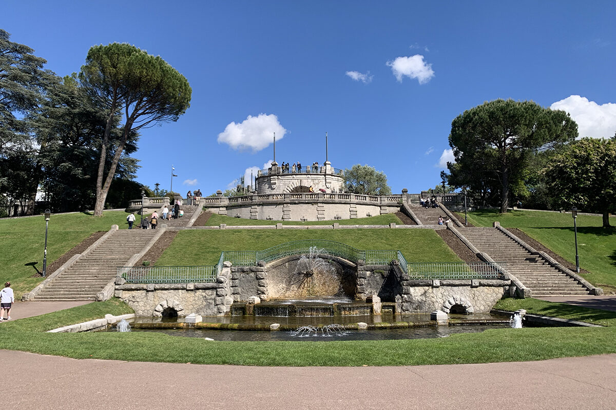 11, 12 – Vue de l’escalier monumental et du belvédère, Parc Jouvet, Valence, 2026 © R. Chambaud