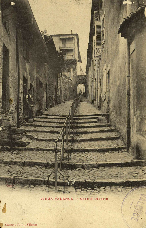 2 – Vieux Valence. Côte St Martin, carte postale, vers 1900 © L’Empreinte, Médiathèques de Valence Romans Agglo (B263626101_CP1767)