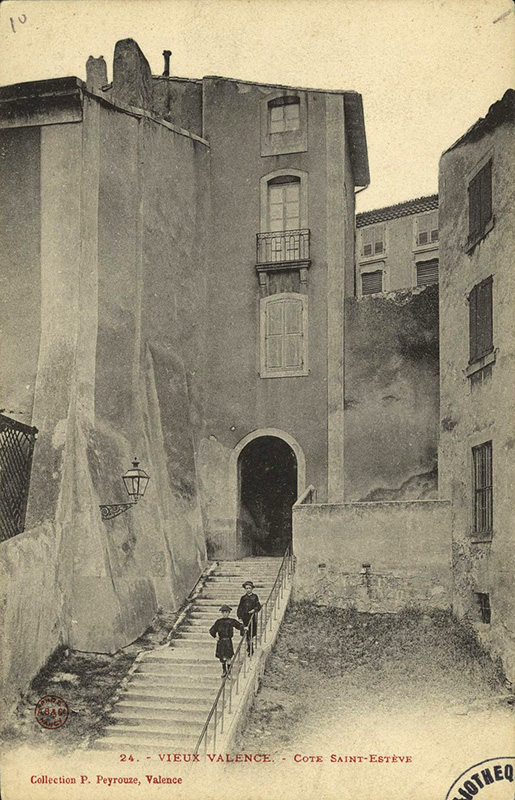 3 – Vieux Valence. Côte-Estève, carte postale, vers 1900 © L’Empreinte, Médiathèques de Valence Romans Agglo (B263626101_CP1766)
